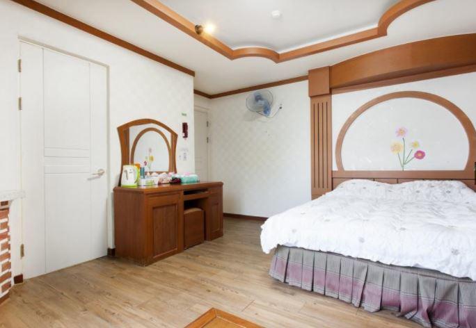 Bali Motel Daejeon Extérieur photo