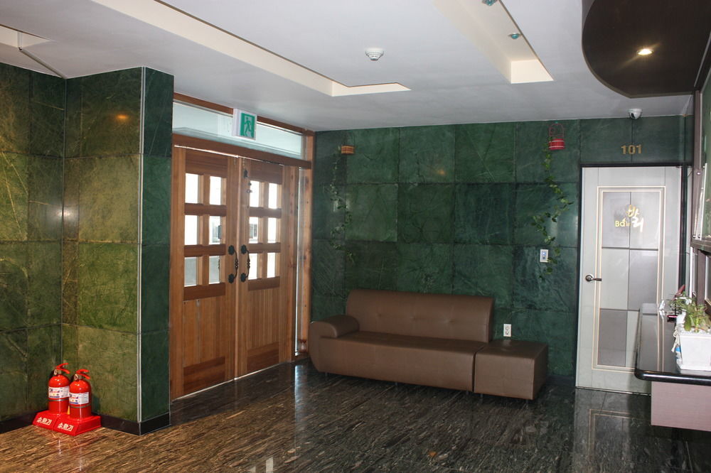 Bali Motel Daejeon Extérieur photo
