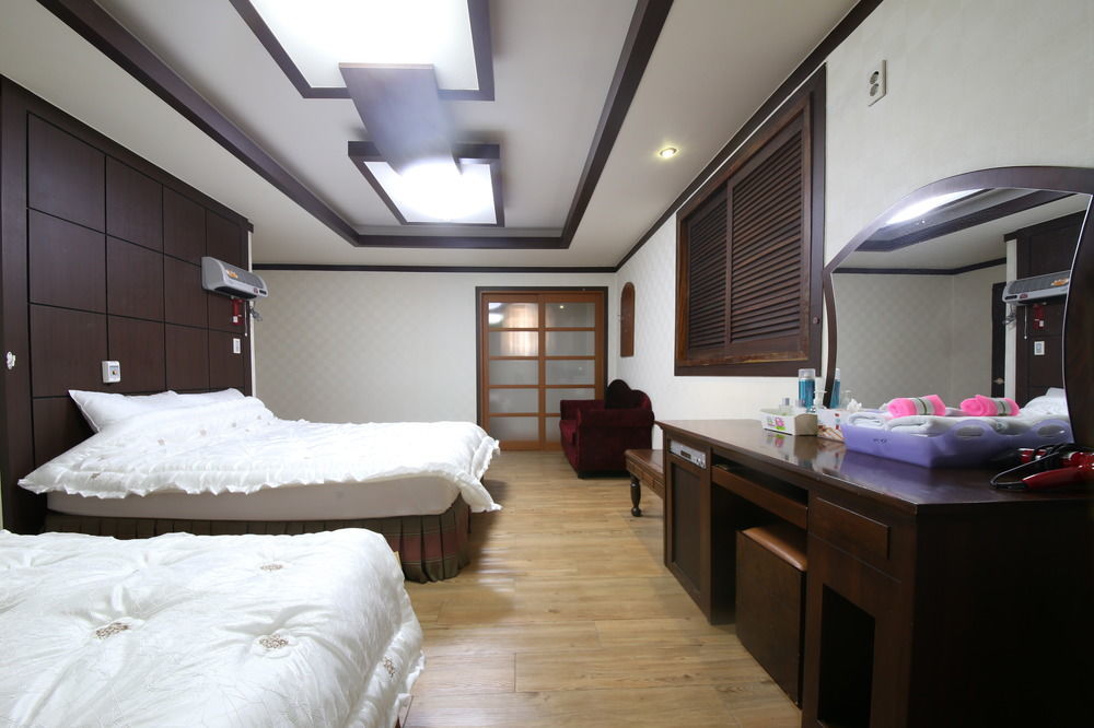 Bali Motel Daejeon Extérieur photo