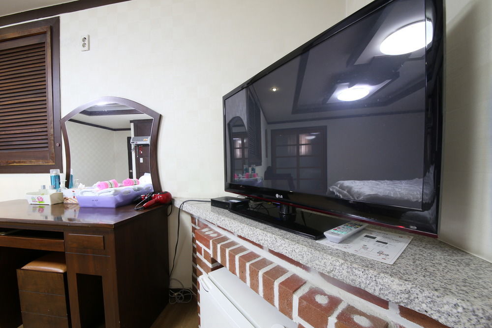 Bali Motel Daejeon Extérieur photo