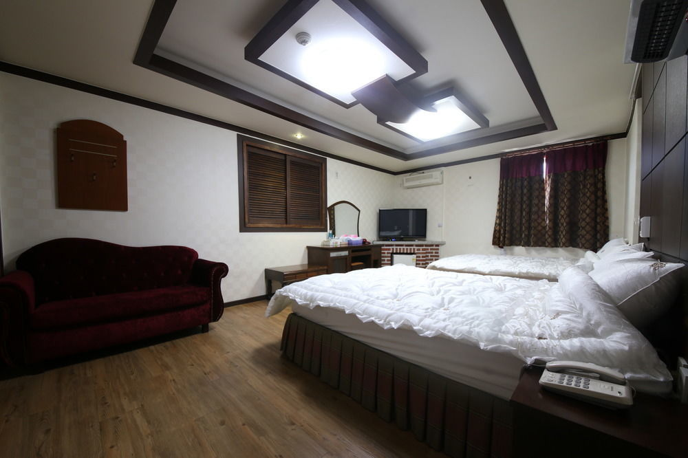 Bali Motel Daejeon Extérieur photo