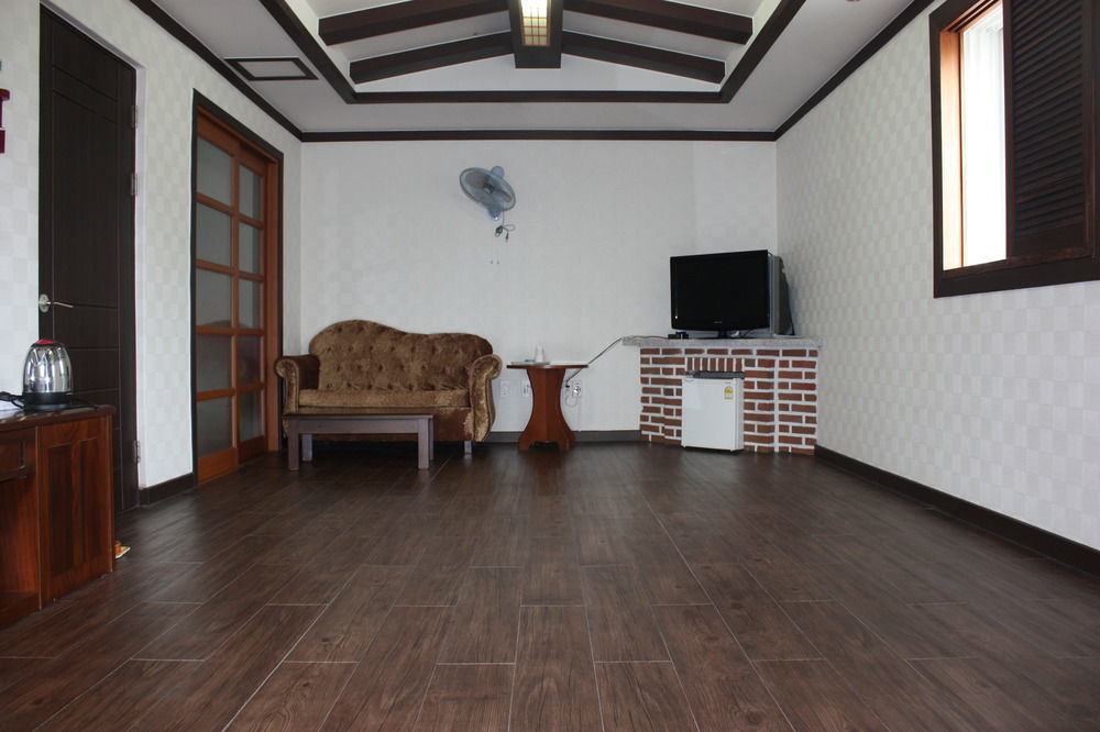 Bali Motel Daejeon Extérieur photo