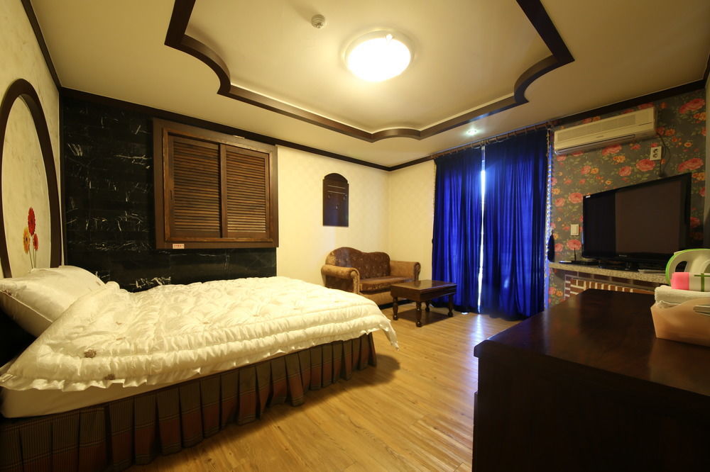 Bali Motel Daejeon Extérieur photo