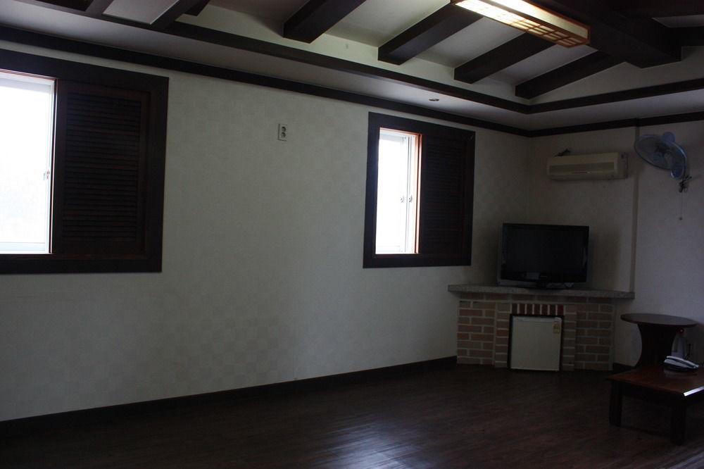 Bali Motel Daejeon Extérieur photo