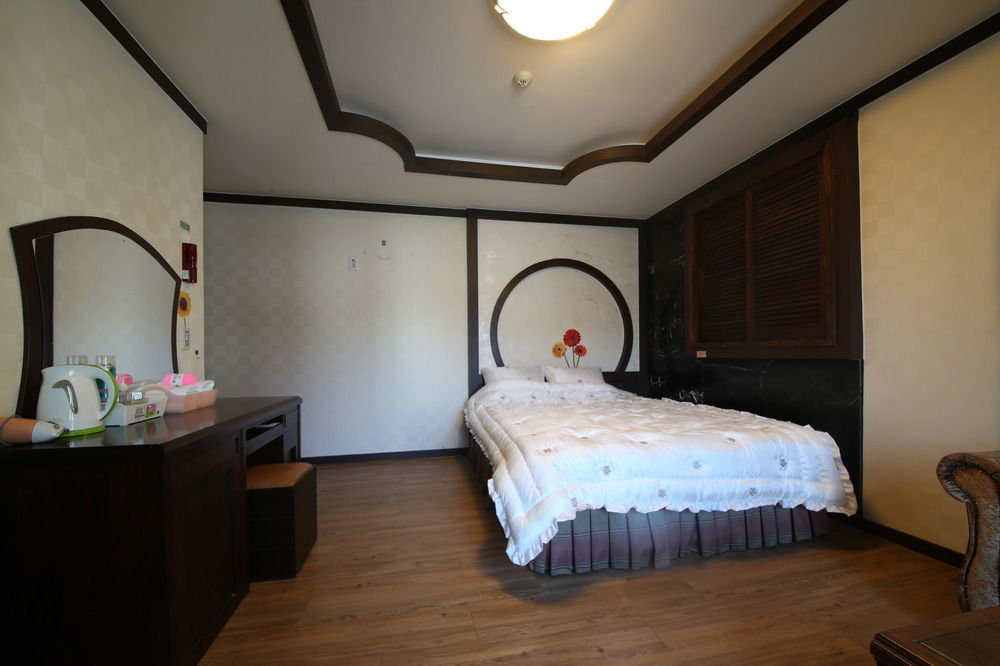 Bali Motel Daejeon Extérieur photo