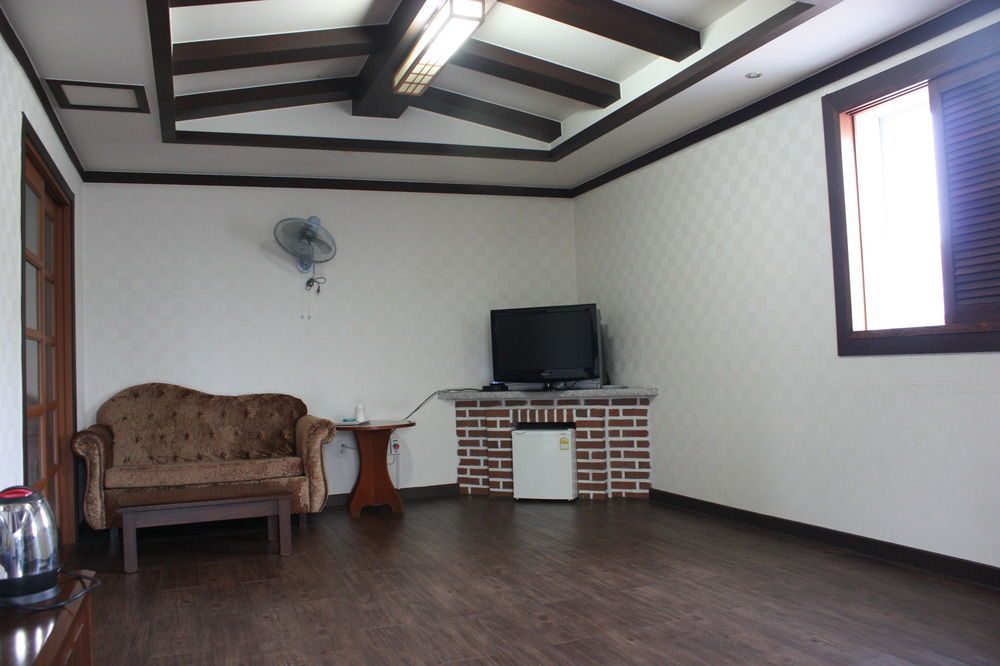 Bali Motel Daejeon Extérieur photo