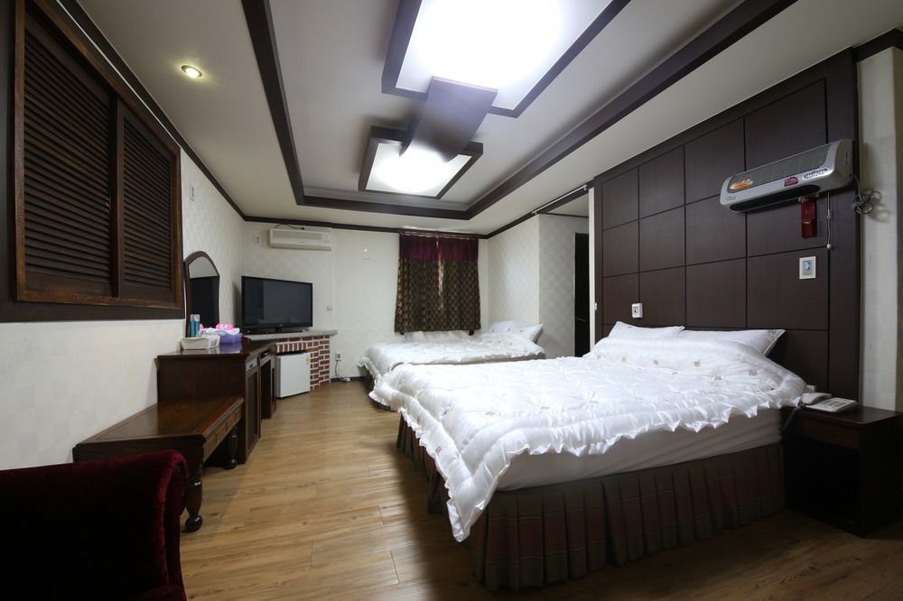 Bali Motel Daejeon Extérieur photo
